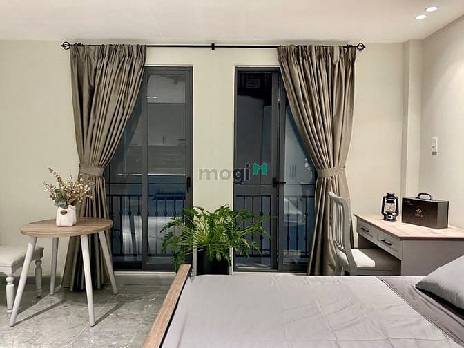 Hình ảnh Căn Hộ Cao Cấp Có Ban Công Full Nội Thật Tại Q1