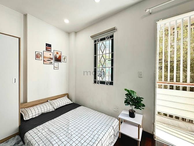 Hình ảnh Căn Hộ Ban Công Full Nội Thất Cửa Sổ Lớn Tách Bếp Etown Cộng Hòa
