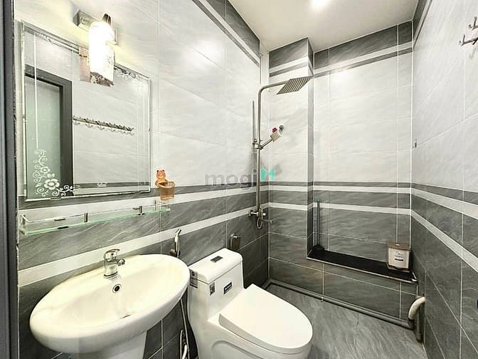 Hình ảnh Căn Hộ Ban Công Full Nội Thất Cửa Sổ Lớn Tách Bếp Etown Cộng Hòa
