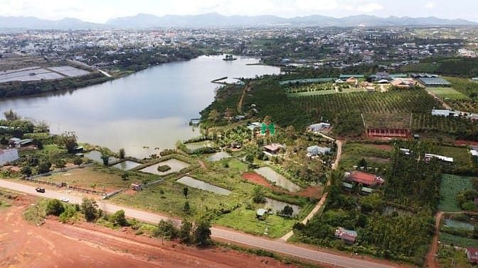 Hình ảnh Bán mảnh vườn có nhà gỗ nhỏ cạnh hồ sổ hồng riêng