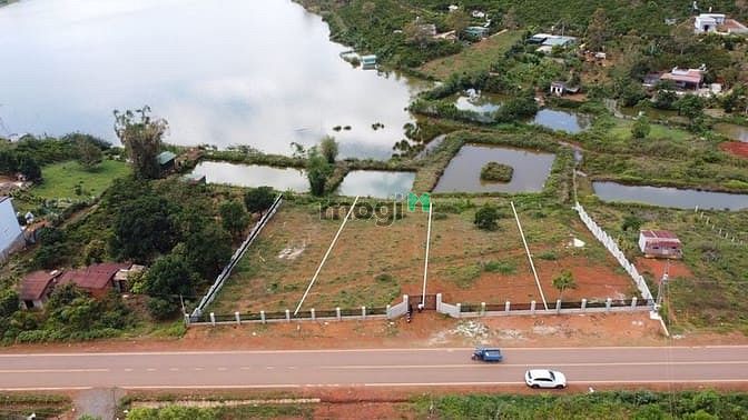 Hình ảnh Bán mảnh vườn có nhà gỗ nhỏ cạnh hồ sổ hồng riêng