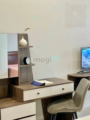 Hình ảnh Căn Hộ Ban Công Full Nội Thất Cửa Sổ Lớn Tách Bếp Etown Cộng Hòa