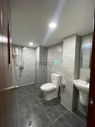 Hình ảnh Căn Hộ Full Nội Thất Có Ban Công. Tọa Lạc Tại Q1