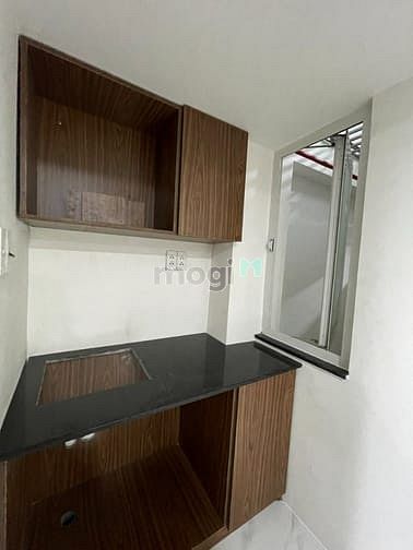 Hình ảnh Căn Hộ Full Nội Thất Có Ban Công. Tọa Lạc Tại Q1