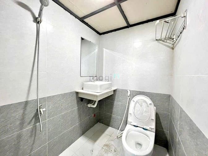 Hình ảnh Cho Thuê Căn Hộ Gác Cao Đứng Được Nằm Ngay Văn Lang CS3