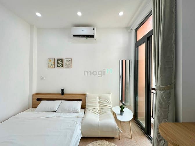 Hình ảnh Căn Hộ Ban Công đầy đủ nội thất ngay sân bay Tân Sơn Nhất