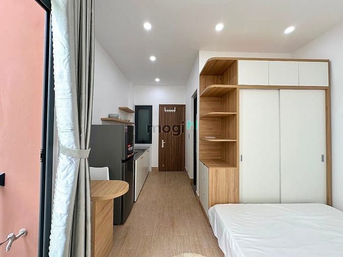 Hình ảnh Căn Hộ Ban Công đầy đủ nội thất ngay sân bay Tân Sơn Nhất