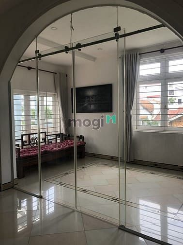Hình ảnh Cho thuê Biệt thự Góc 2 MT Thảo Điền, Quận 2, Hầm 3 tầng 4PN chỉ 60tr
