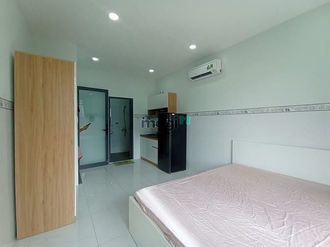 Hình ảnh Mb6623 nạp rút nhanh chóng mới xây ngay sân bay, phòng ban công full nội thất Tân Bình
