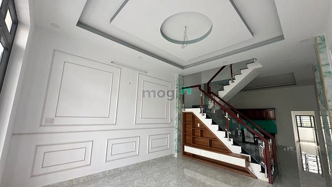 Hình ảnh Nhà Mới Xây Giáp Chợ Bình Chánh, Xây Kiên Cố Bê Tông Cốt Thép Sổ Đã HC