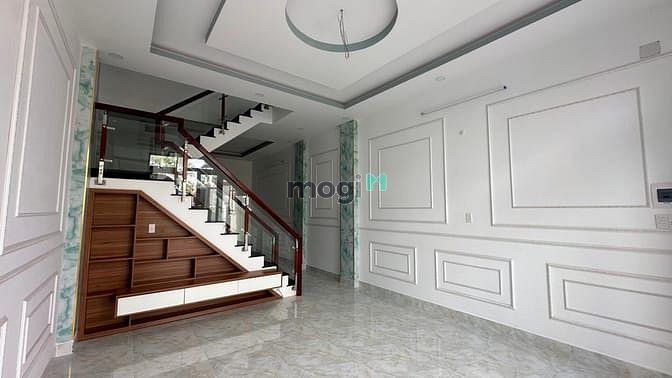 Hình ảnh Nhà Mới Xây Giáp Chợ Bình Chánh, Xây Kiên Cố Bê Tông Cốt Thép Sổ Đã HC
