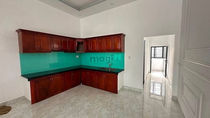 Hình ảnh Nhà Mới Xây Giáp Chợ Bình Chánh, Xây Kiên Cố Bê Tông Cốt Thép Sổ Đã HC