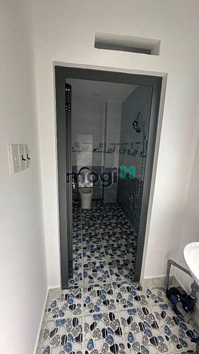 Hình ảnh Nhà Mới Xây Giáp Chợ Bình Chánh, Xây Kiên Cố Bê Tông Cốt Thép Sổ Đã HC