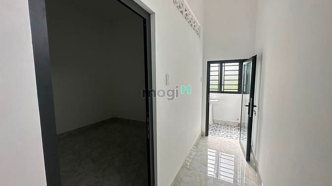 Hình ảnh Nhà Mới Xây Giáp Chợ Bình Chánh, Xây Kiên Cố Bê Tông Cốt Thép Sổ Đã HC