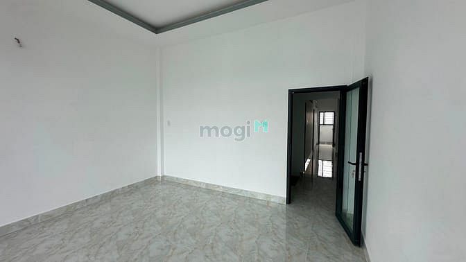 Hình ảnh Nhà Mới Xây Giáp Chợ Bình Chánh, Xây Kiên Cố Bê Tông Cốt Thép Sổ Đã HC