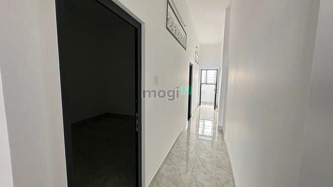 Hình ảnh Nhà Mới Xây Giáp Chợ Bình Chánh, Xây Kiên Cố Bê Tông Cốt Thép Sổ Đã HC