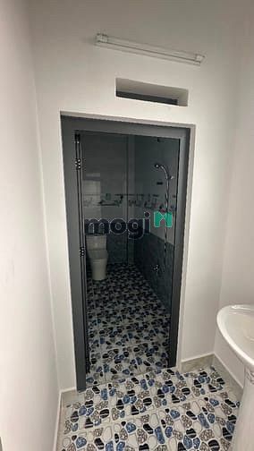 Hình ảnh Nhà Mới Xây Giáp Chợ Bình Chánh, Xây Kiên Cố Bê Tông Cốt Thép Sổ Đã HC