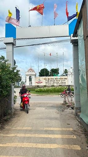 Hình ảnh Nhà Mới Xây Giáp Chợ Bình Chánh, Xây Kiên Cố Bê Tông Cốt Thép Sổ Đã HC