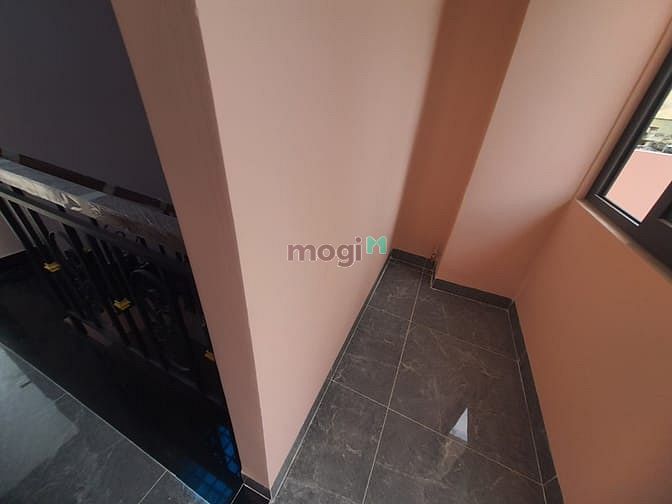 Hình ảnh Cho thuê nhà mới 493/12 Đoàn Văn Bơ, 2 PN, 2wc, 2 lầu, Nôi Thât CB