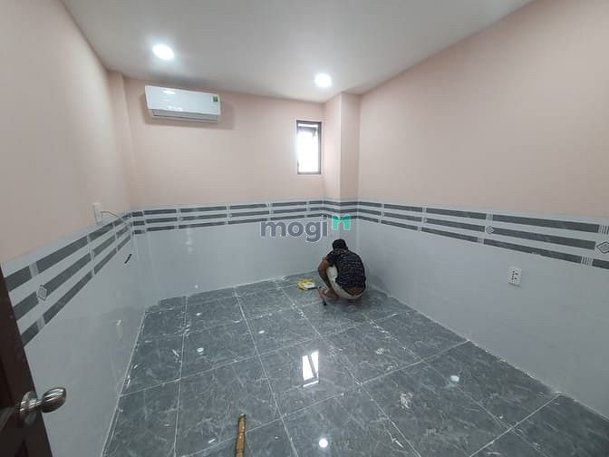 Hình ảnh Cho thuê nhà mới 493/12 Đoàn Văn Bơ, 2 PN, 2wc, 2 lầu, Nôi Thât CB
