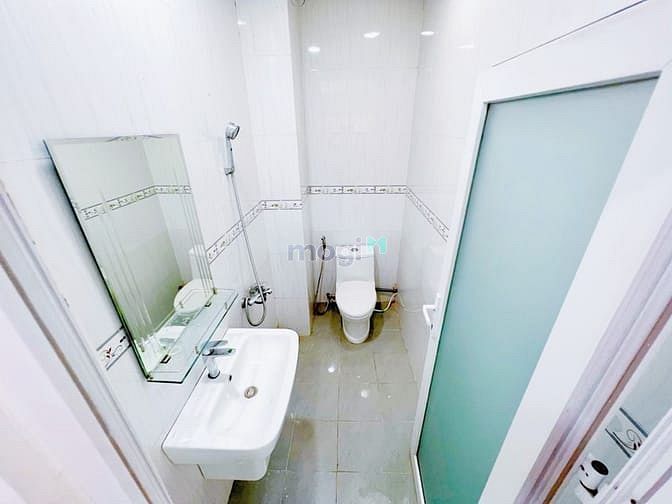 Hình ảnh 🌟 2 Phòng ngủ ban công ngay ngã tư Bảy Hiền