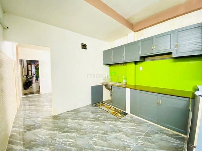 Hình ảnh 1 phòng ngủ dưới trệt - Có sân riêng. Bếp rộng , trống sẵn