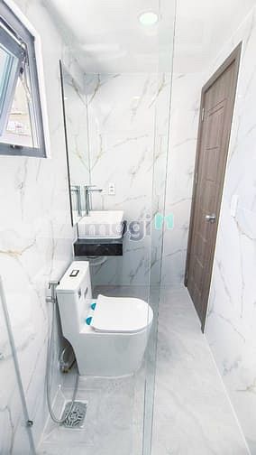 Hình ảnh Trống lại phòng ban công ngập tràn ánh sáng quận 3