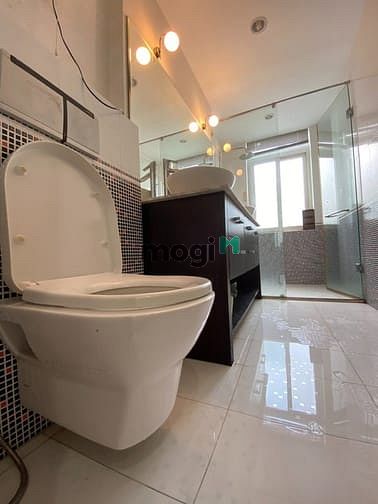 Hình ảnh 1 cái studio full nội thất, gần Lotte hầu như không ai để í