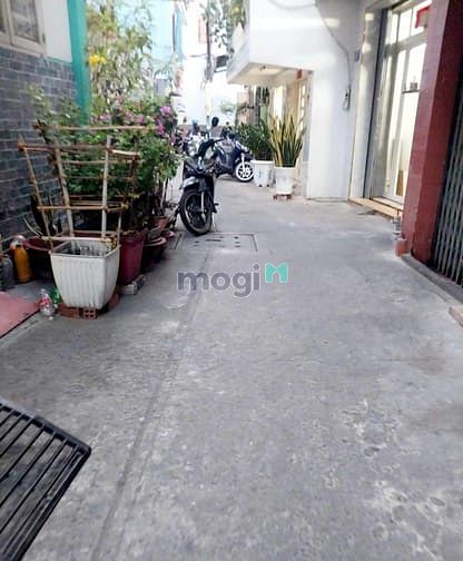 Hình ảnh Bán nhà đường Phạm Văn Chí, Quận 6