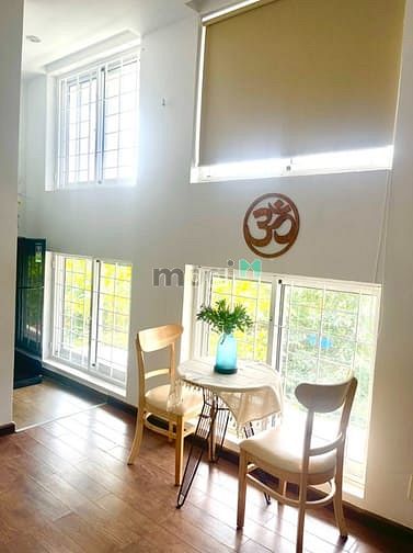 Hình ảnh Studio tách bếp máy giặt riêng, cửa sổ view sân vườn bị lãng quên