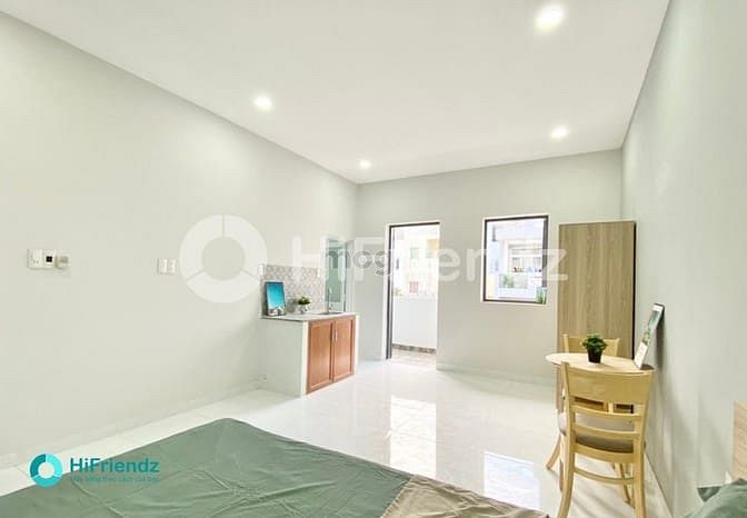Hình ảnh Studio tách bếp máy giặt riêng, cửa sổ view sân vườn bị lãng quên