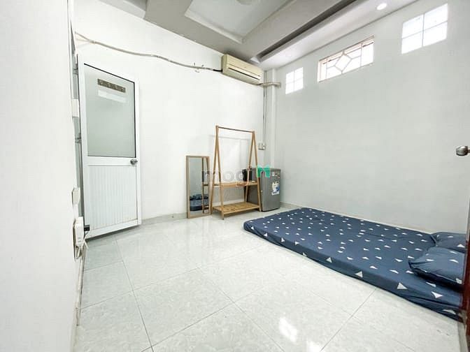 Hình ảnh Phòng full nôi thất cửa sổ thoáng mát