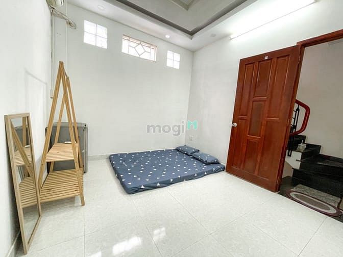 Hình ảnh Phòng full nôi thất cửa sổ thoáng mát
