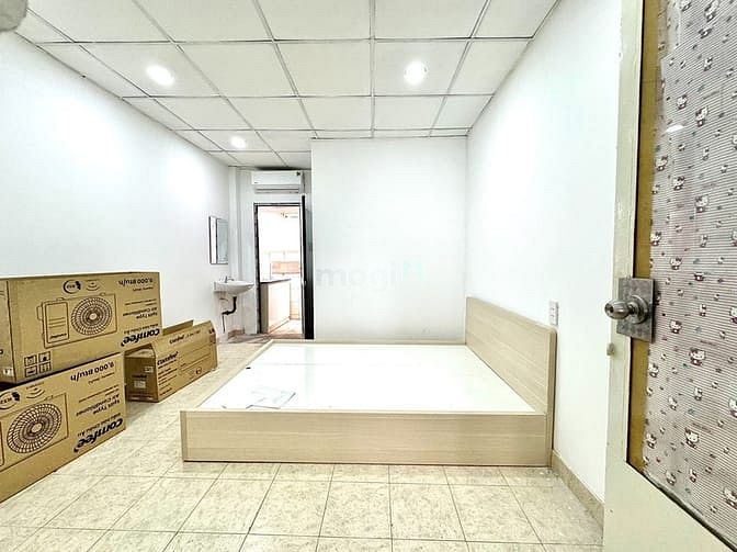 Hình ảnh 1 cái studio full nội thất, gần Lotte hầu như không ai để ý