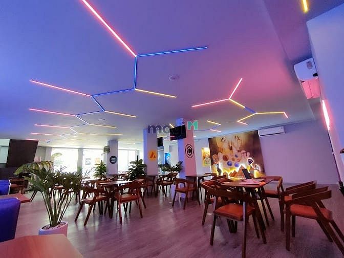 Hình ảnh Cho thuê MT NGANG 11 DÀI 30 đường Trường Sơn - Q10 3 Tầng Trống suốt