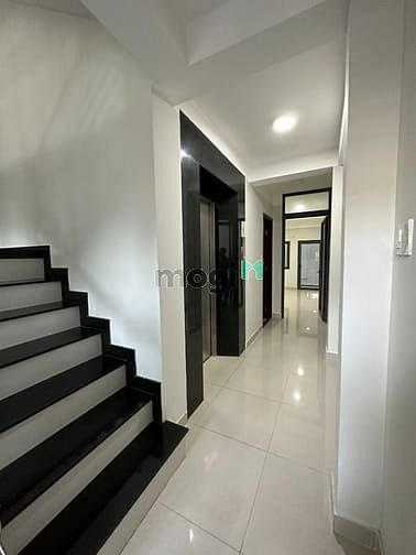Hình ảnh Cho thuê nhà Nguyễn Sơn 4x20. 5 lầu. Có thang máy