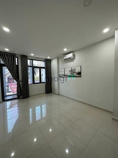 Hình ảnh Cho thuê nhà Nguyễn Sơn 4x20. 5 lầu. Có thang máy