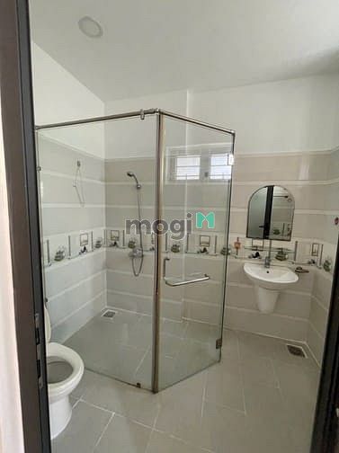 Hình ảnh Cho thuê nhà phố dạng biệt thự mini, Thạnh Xuân Q12