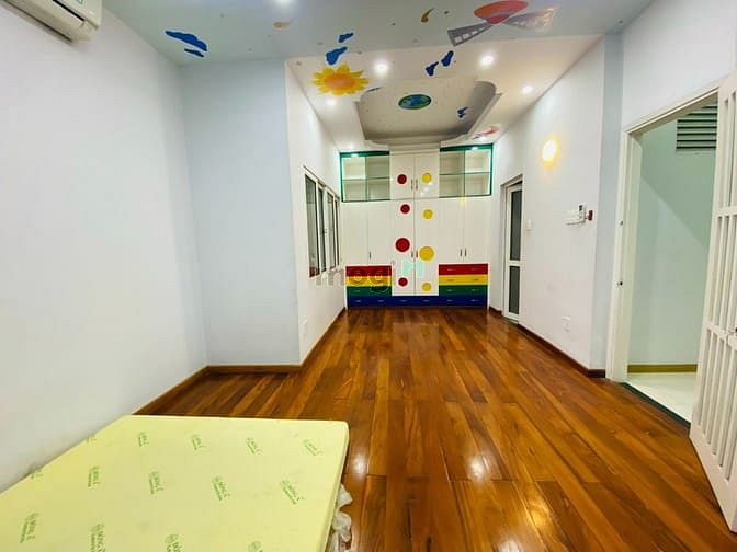 Hình ảnh Cho thuê mb - văn phòng 400m2 hẻm Sư Vạn Hạnh, cách Vạn Hạnh mall 250m