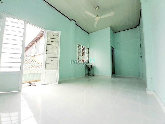 Hình ảnh Phòng 4tr2-4tr4 có ban công, rộng gần 40m2