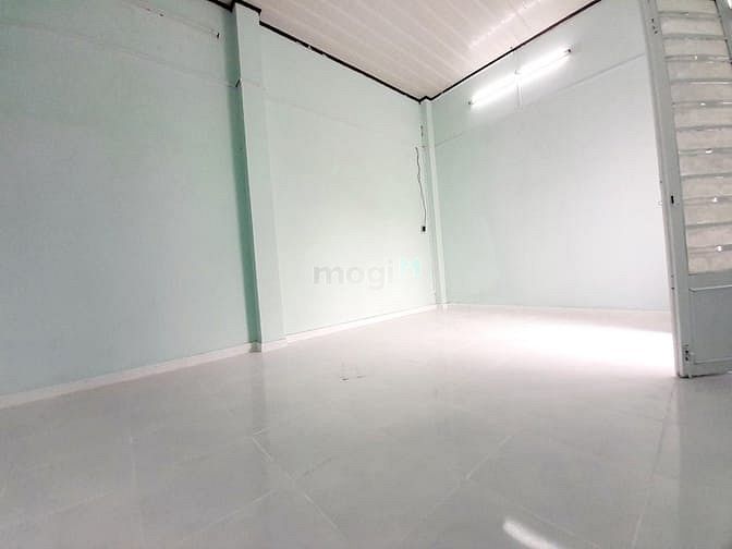 Hình ảnh Phòng 4tr2-4tr4 có ban công, rộng gần 40m2