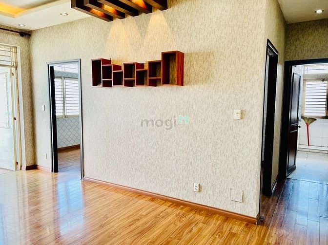 Hình ảnh Bán căn 312 Lạc Long Quân diện tích 67m2, 2 phòng, căn góc, giá 2.5 tỉ