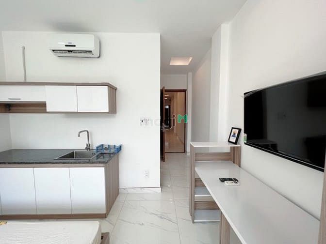 Hình ảnh studio cửa sổ full nội thất cửa sổ lớn ngay Đh Kinh Tế_đh Y Dược Q5