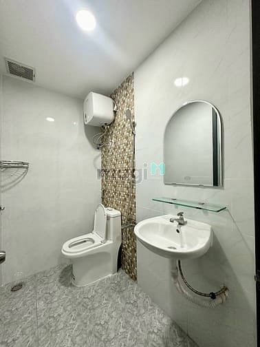 Hình ảnh Nhà mới xây giá siêu rẻ ngay tại quận 5