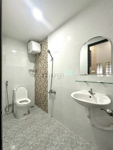 Hình ảnh Nhà mới xây giá siêu rẻ ngay tại quận 5