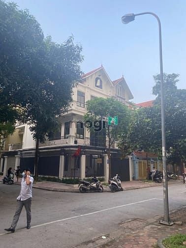 Hình ảnh Cho thuê biệt thự lô góc KĐT Mễ Trì Thượng. DT 150m2, 4 tầng. Giá 40 t