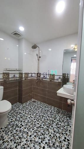 Hình ảnh Cho thuê Phan Đăng Lưu DTSD 154m2- 4PN p1 Phú Nhuận.