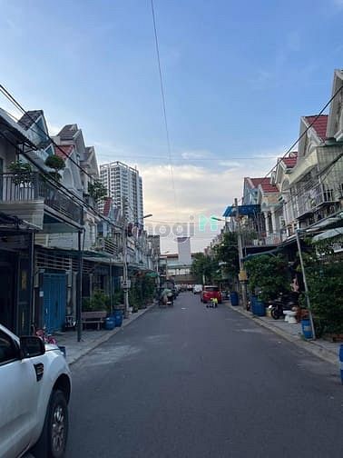 Hình ảnh Bán Nhà sát Vincom Dĩ An BD Sổ Hồng Riêng 64m2