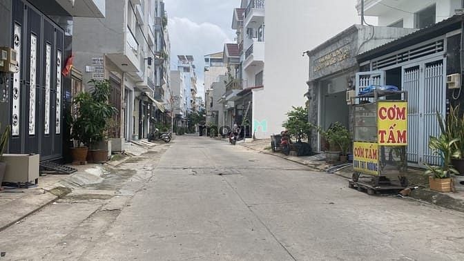 Hình ảnh Nhà giáp Tân Phú 4,5 x 12m 3 tầng 3pn hẻm 7m thông