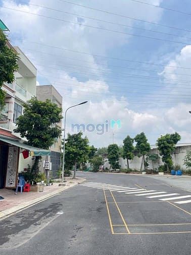 Hình ảnh Bán Lô Đất Đẹp Trong KDC Phú Mỹ Hiệp, TP Dĩ An. BD